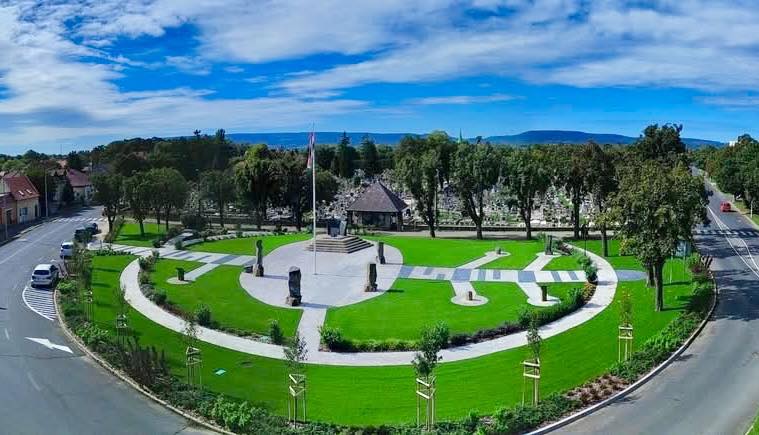 Tapolca emlékpark avatás 