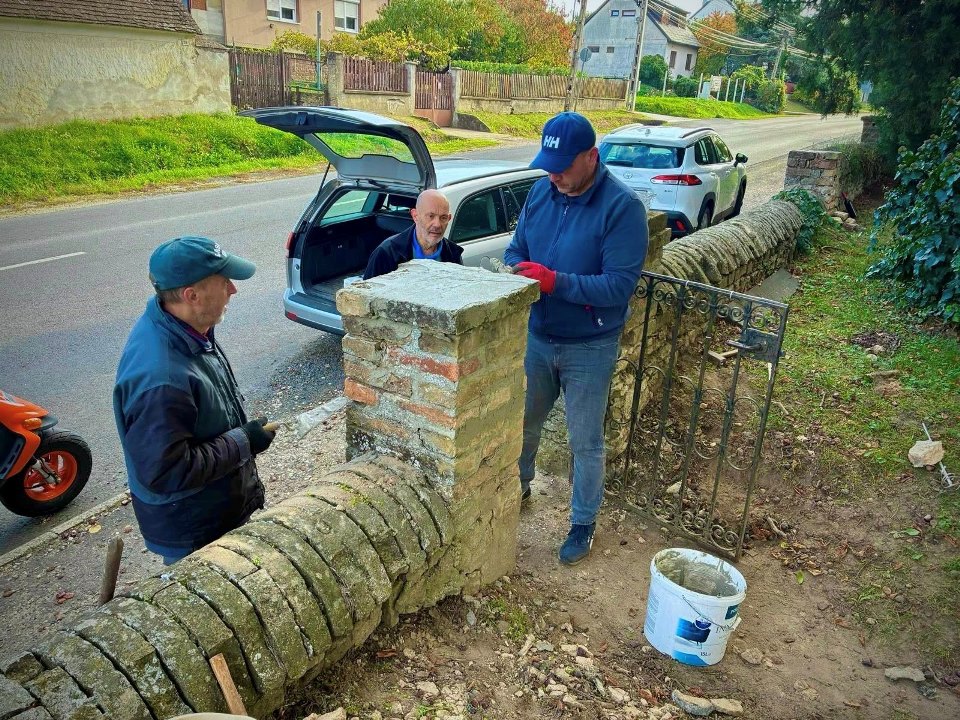 Temetőkapu felújítás