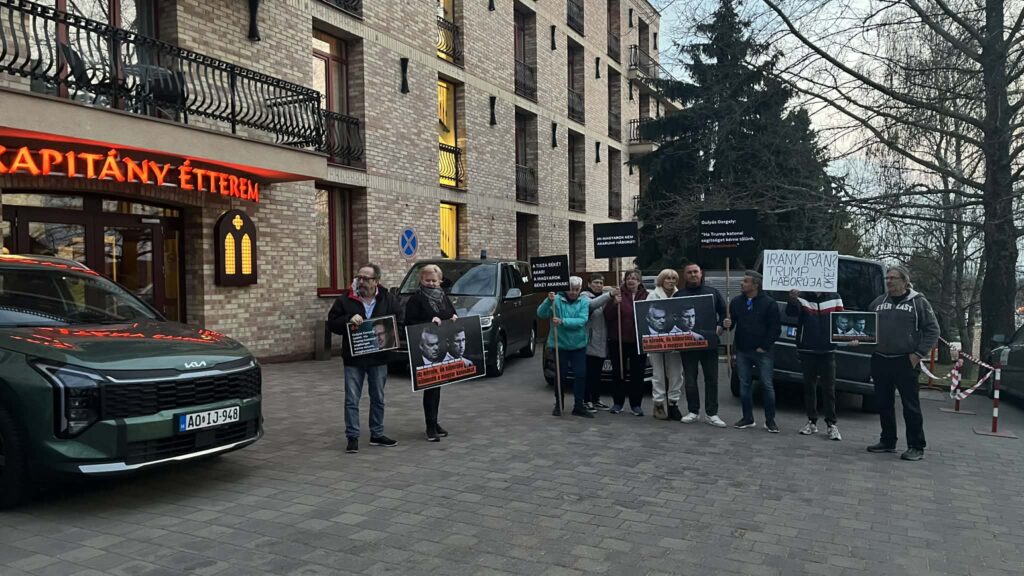 Gulyás Gergely miniszter ellen tiltakoznak Sümegen