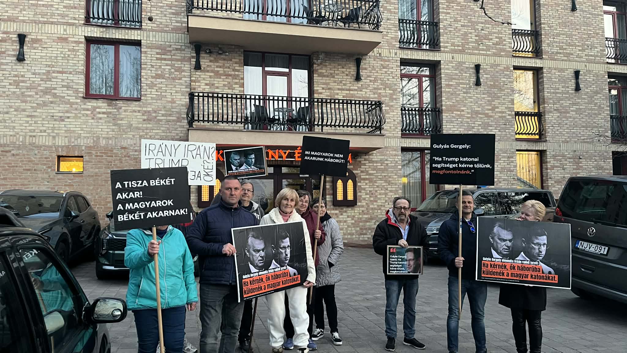 Gulyás Gergely miniszter ellen tiltakoznak Sümegen