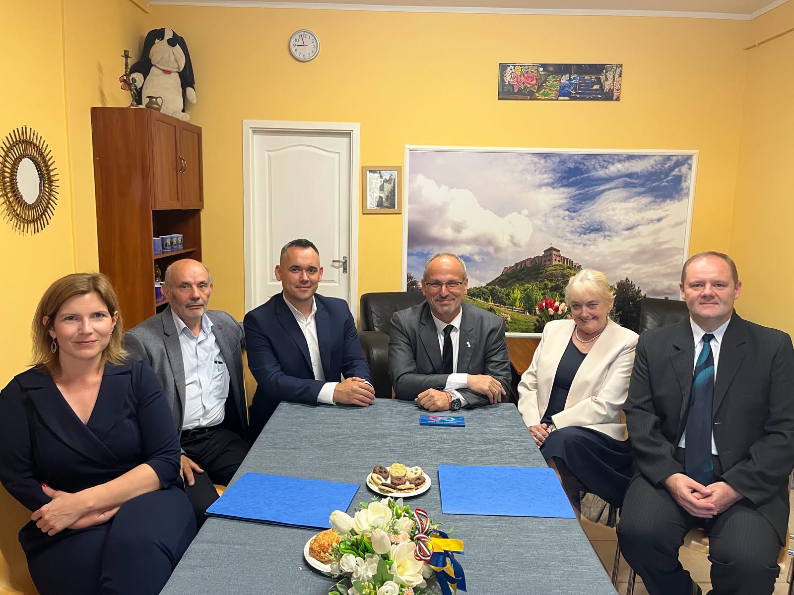 Dr. Balatincz Péter képviselő látogatása az Élhetőbb Városért Egyesületnél