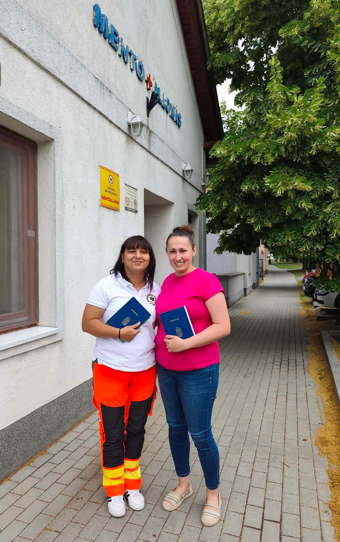 Katonáné Szabó Adrienn, Kovácsné Varga Flóra mentőszakápolók