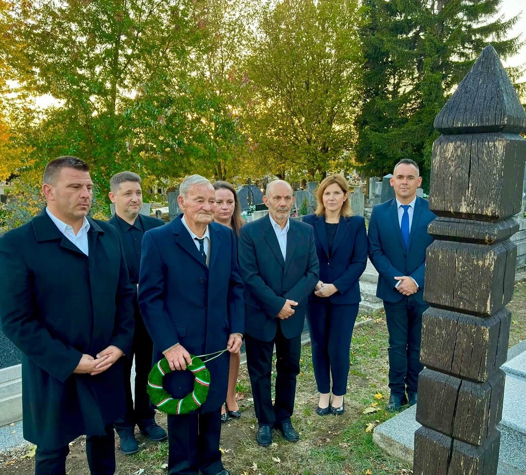 Koszorúzás 56 hőseinek emlékére Sümegen